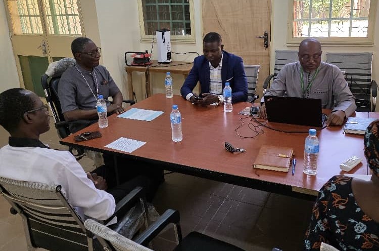 Visite pastorale de Mgr Ignatius ANIPU au Bureau diocésain de la CADEV Maradi